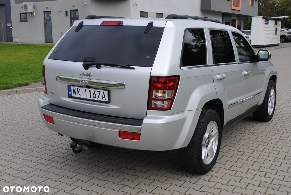 Jeep Grand Cherokee - 38