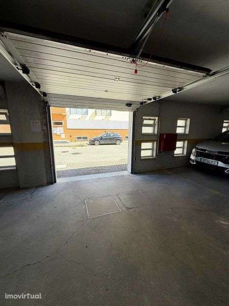 Aluga-se Lugar de Garagem em Aldeia de Paio Pires - Grande imagem: 2/5