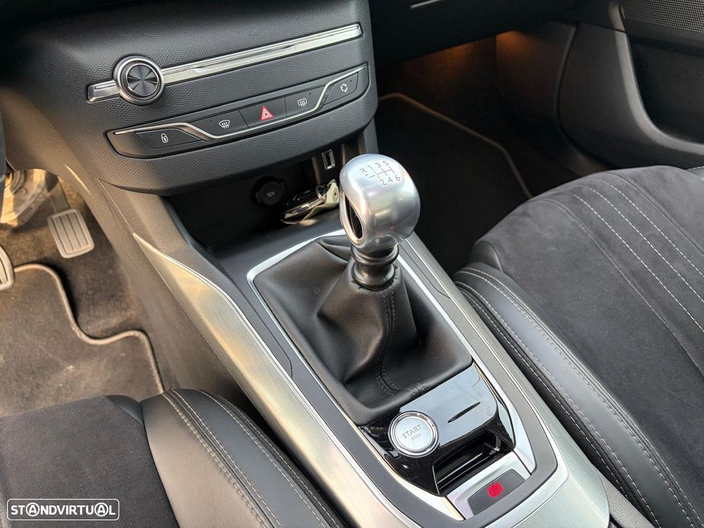 Peugeot 308 1.2 PureTech Allure J17 - 46