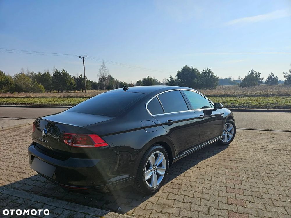 Volkswagen Passat - 11