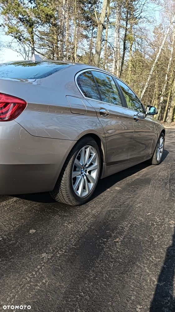 BMW Seria 5 525d xDrive - 9
