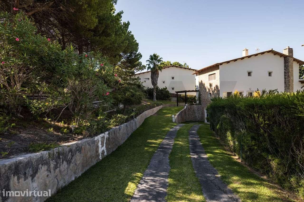 Moradia exclusiva com 4 suites num terreno de 2.686 m2 em Soltróia* - Grande imagem: 3/29
