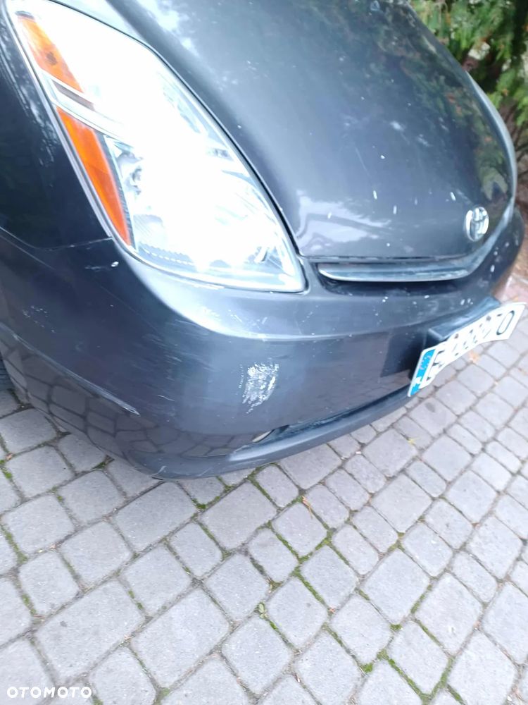 Toyota Prius - 4