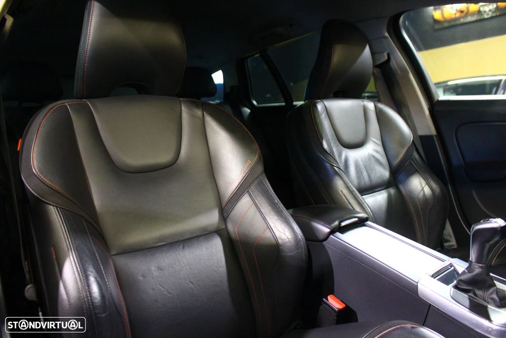 Volvo V60 2.0 D2 Momentum Drive - 16