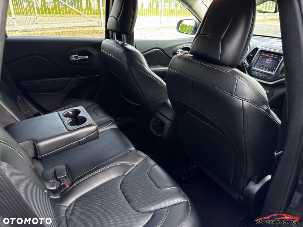 Jeep Cherokee - 24
