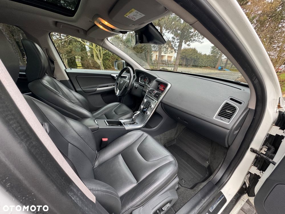 Volvo XC 60 D3 Drive-E Momentum - 4