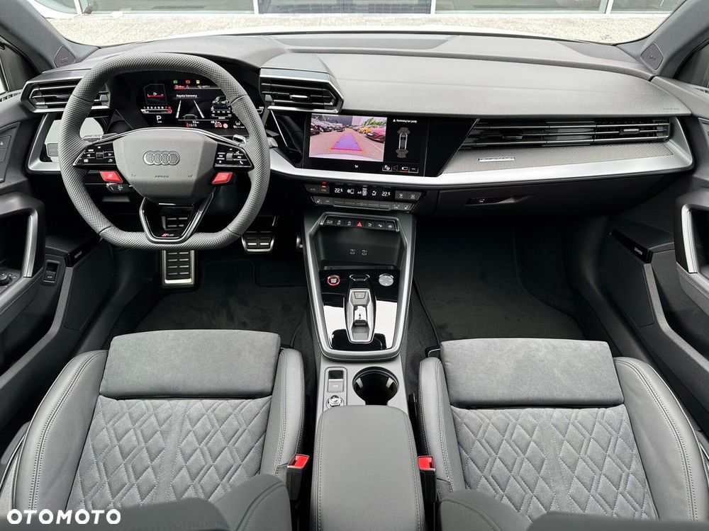 Audi RS3 Limousine - 14