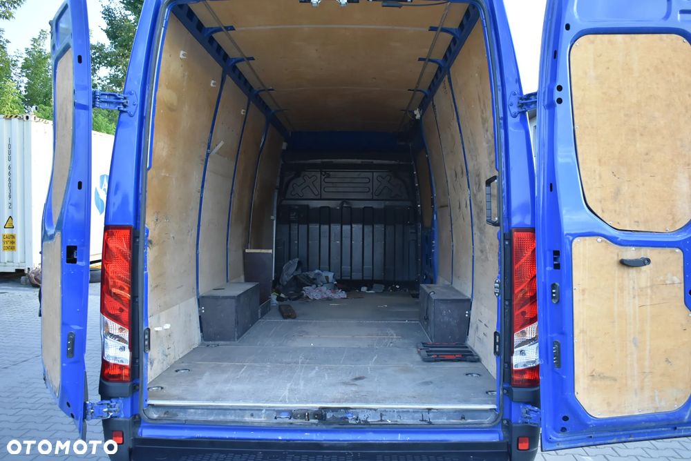 Iveco Daily 35S18 3,0 HI-MATIC LED NAVI Salon PL - 11