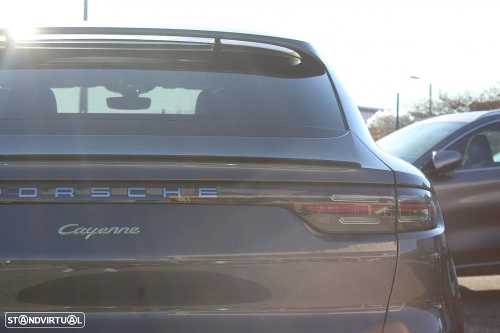 Porsche Cayenne Coupé E-Hybrid - 11