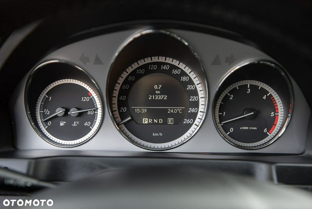 Mercedes-Benz Klasa C 350 CDI DPF 7G-TRONIC BlueEFFICIENCY Avantgarde - 32
