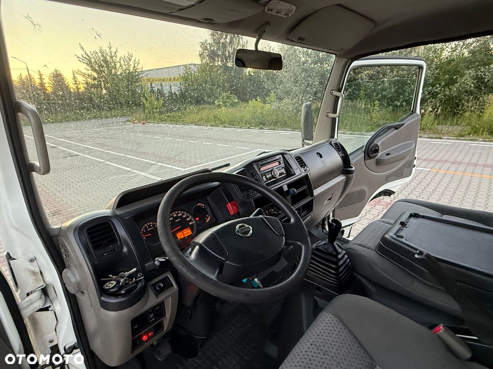 Nissan CABSTAR  2.5  DRABINA - PODAJNIK BOCKER DEKARSKO - MEBLOWY  WYSOKOŚĆ 26 M - 35