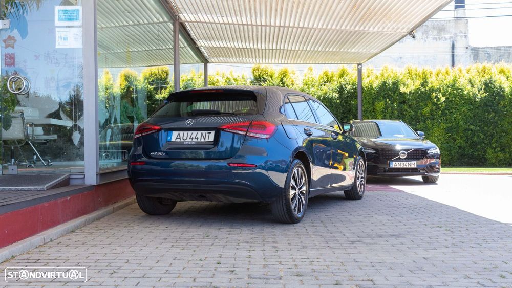 Mercedes-Benz A 250 e Style Plus - 4