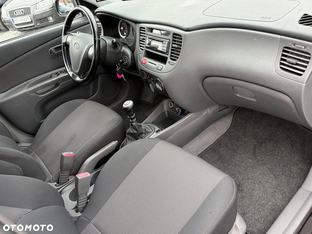 Kia Rio - 12