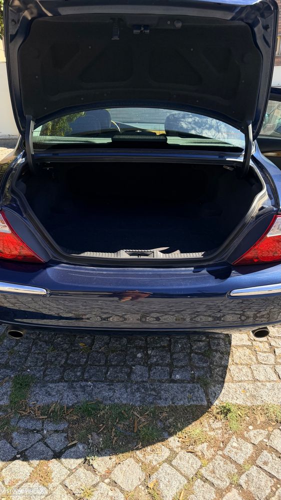 Jaguar S-Type 3.0 V6 Executive Auto. - 12