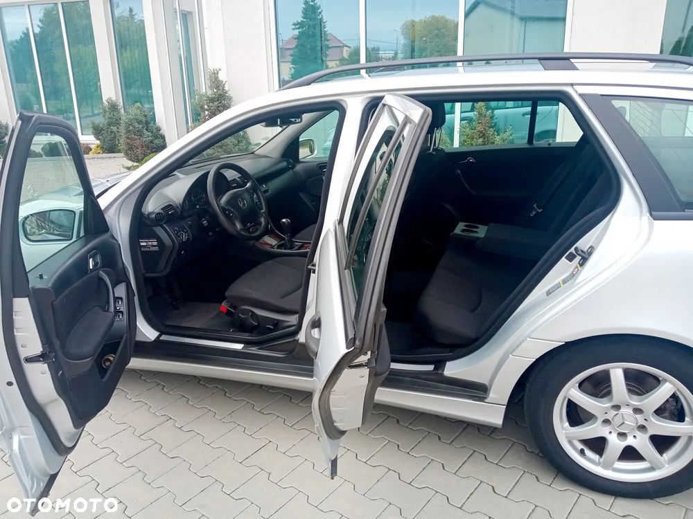 Mercedes-Benz Klasa C 180 T Kompressor Elegance Sport Edition - 7