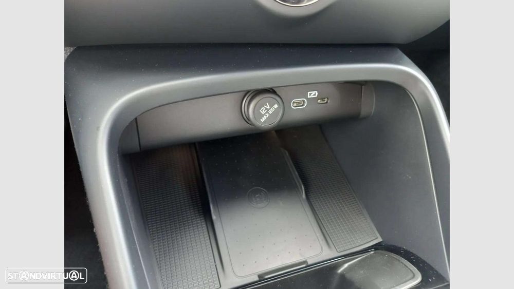 Volvo XC 40 2.0 B3 Plus Dark - 30