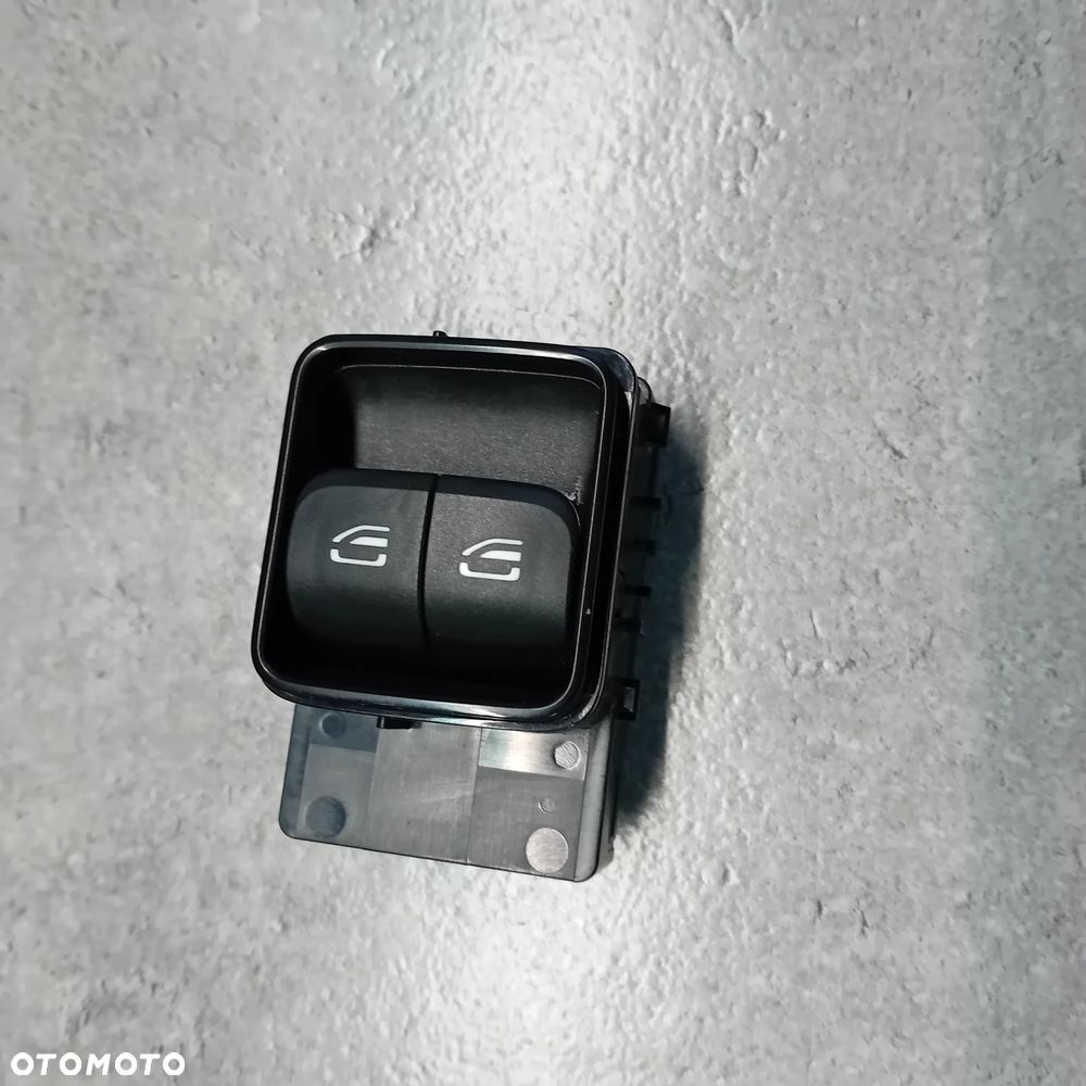 Mercedes Sprinter 907 910 Przełącznik szyb przednich- lewy - 1