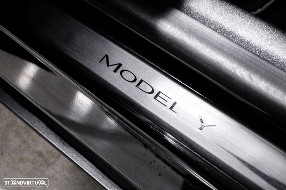 Tesla Model Y Long Range Dual Motor AWD - 19