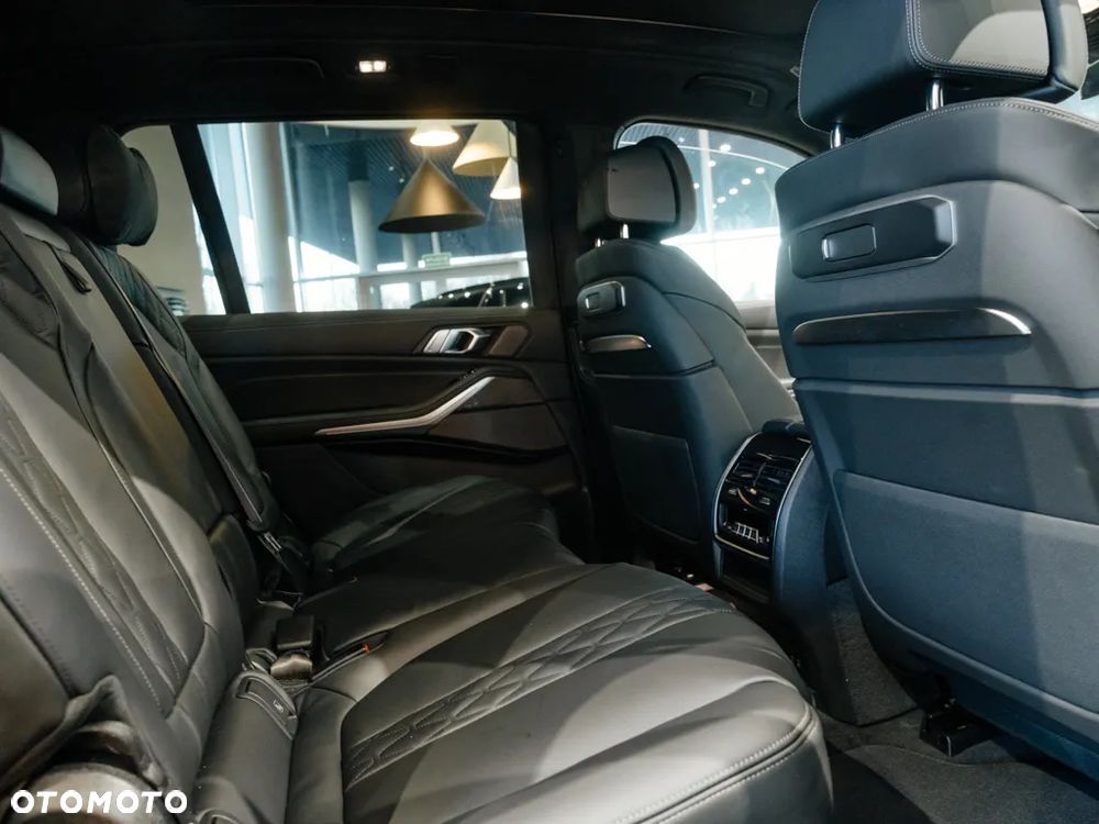 BMW X7 M60i xDrive - 8
