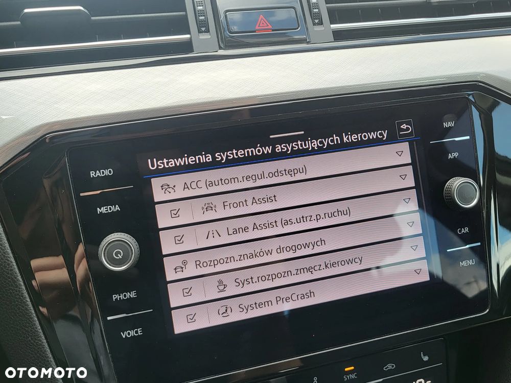 Volkswagen Passat 2.0 TSI Business DSG - 22