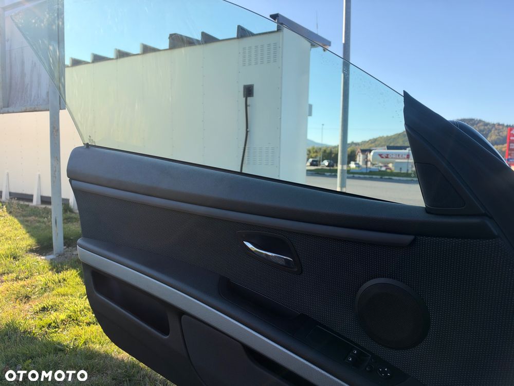 BMW Seria 3 330i xDrive M Sport Edition - 12