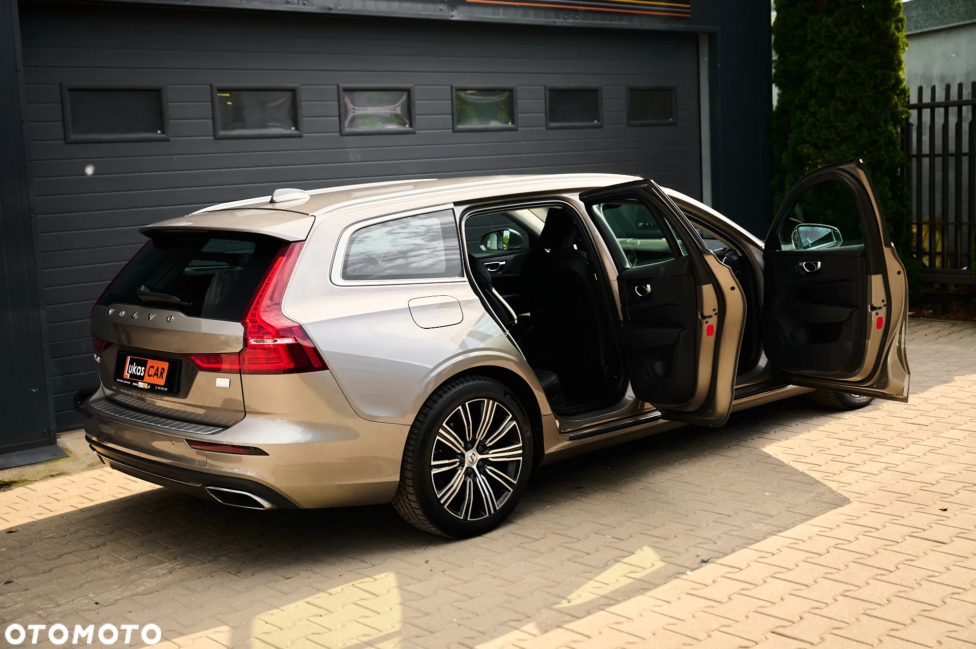Volvo V60 T6 AWD Plug-In Hybrid Inscription Expression - 27