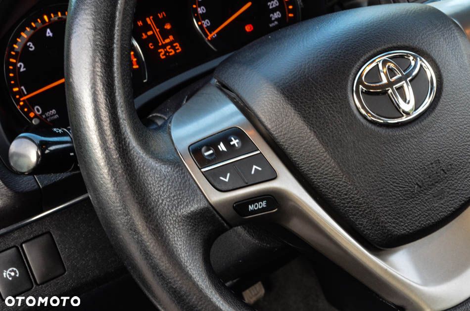 Toyota Avensis 1.8 Comfort - 35