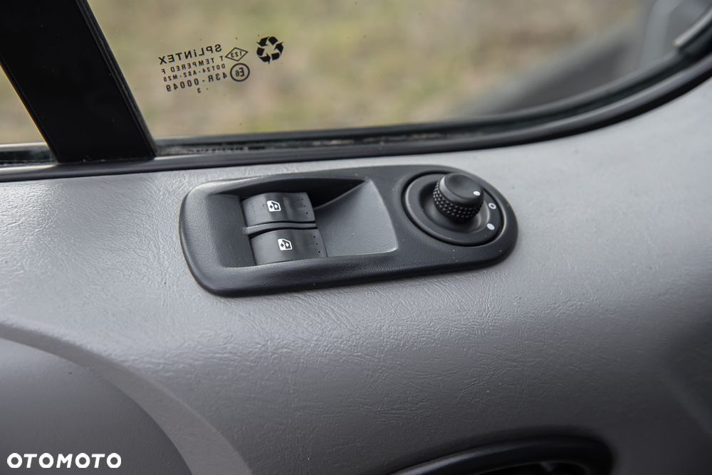Renault Trafic - 12