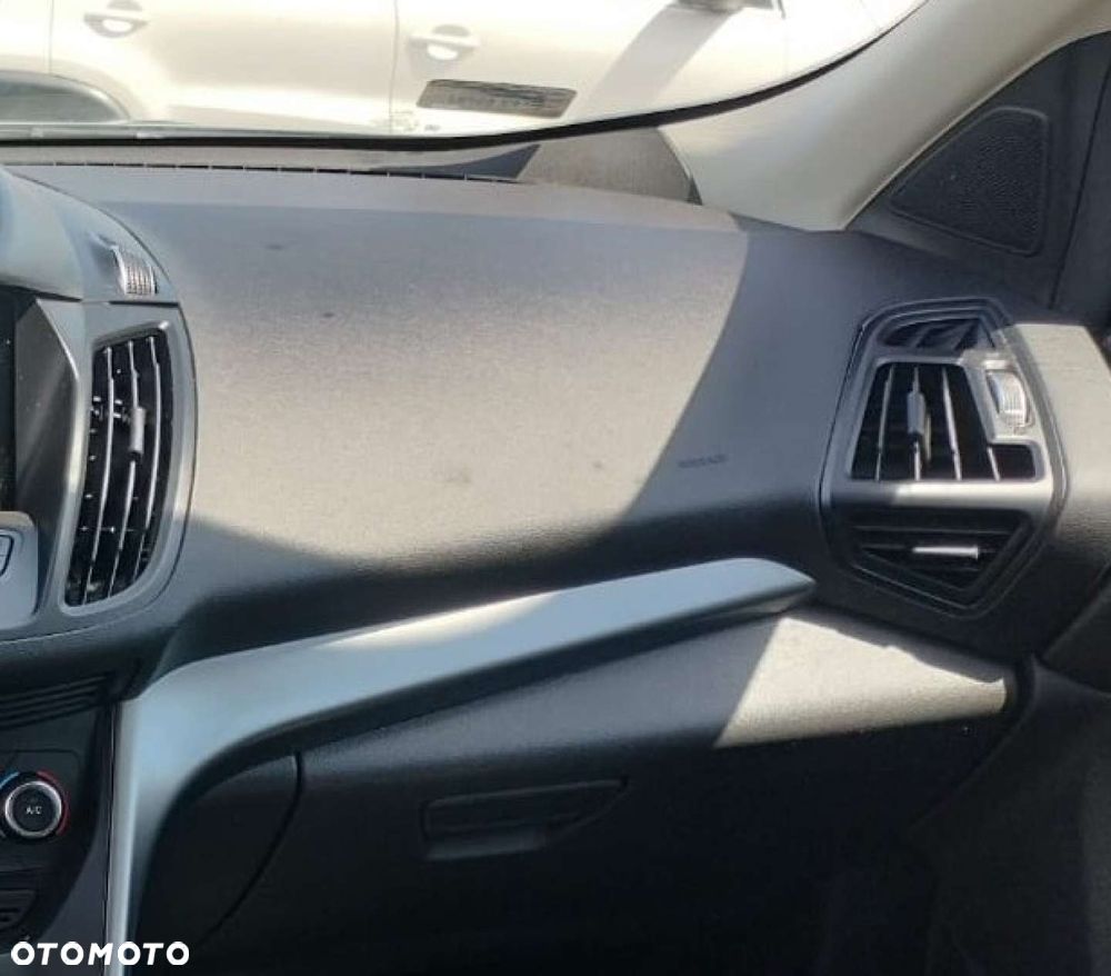 Ford Kuga - 12