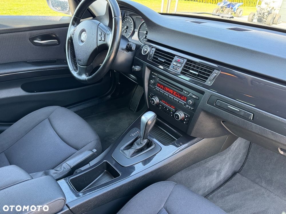 BMW Seria 3 318d DPF Edition Lifestyle - 27