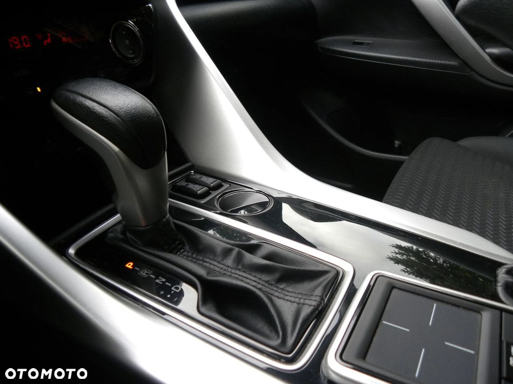 Mitsubishi Eclipse Cross 1.5 T-MIVEC CVT 4WD Spirit+ - 24