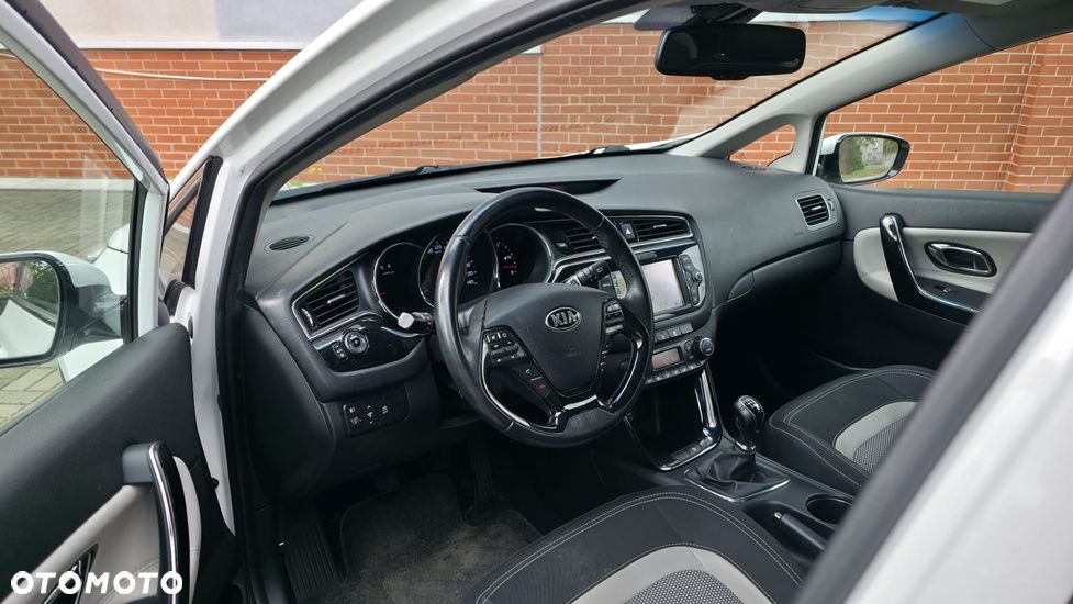 Kia Ceed 1.6 CRDi 136 ISG Spirit - 19