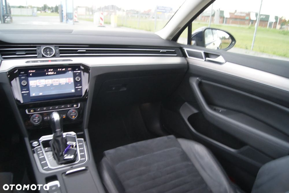 Volkswagen Passat 2.0 TDI SCR DSG Highline - 23