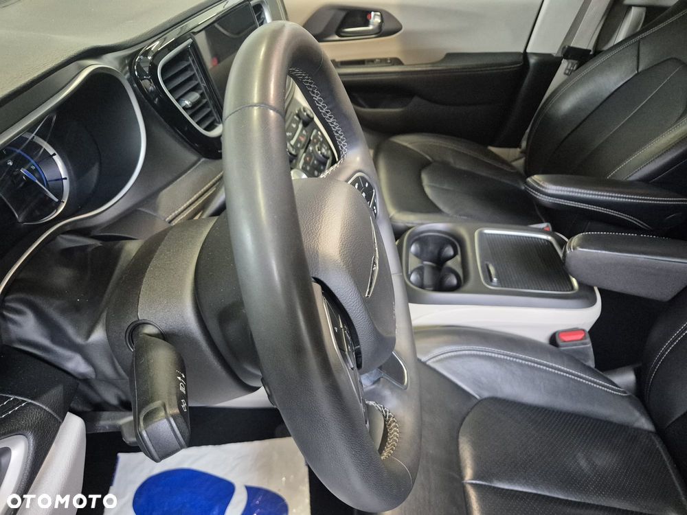 Chrysler Pacifica - 18