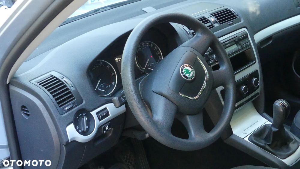Skoda Octavia 1.4 - 11
