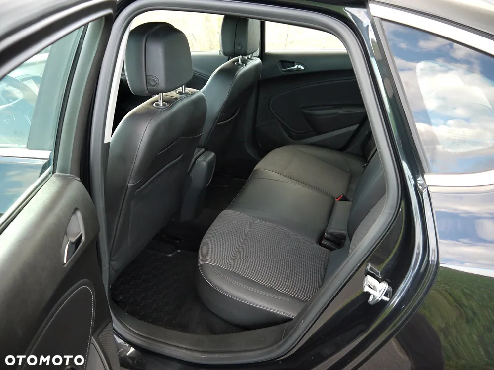 Opel Astra IV 1.4 T Executive - 25