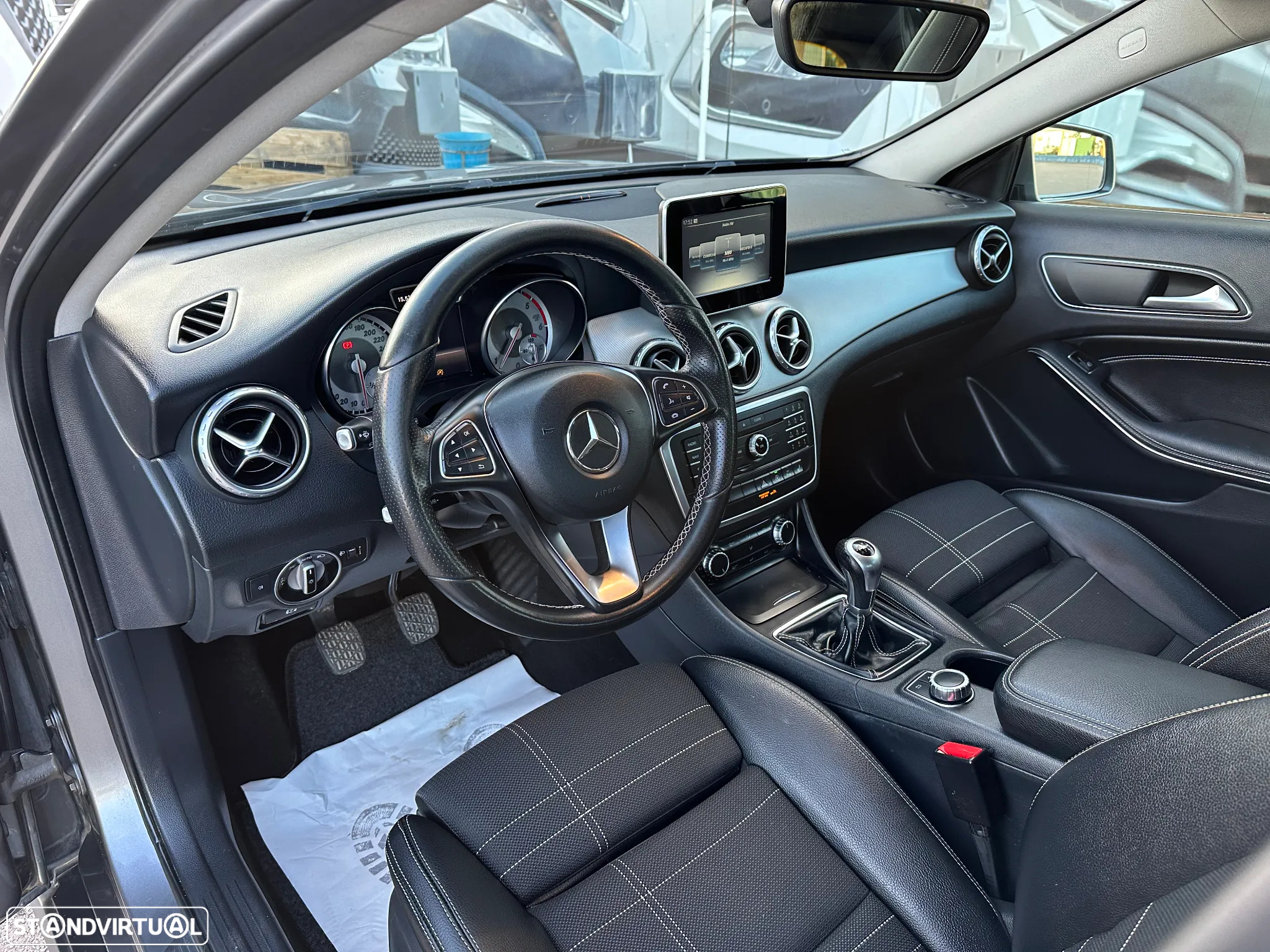 Mercedes-Benz GLA 180 d Urban - 21