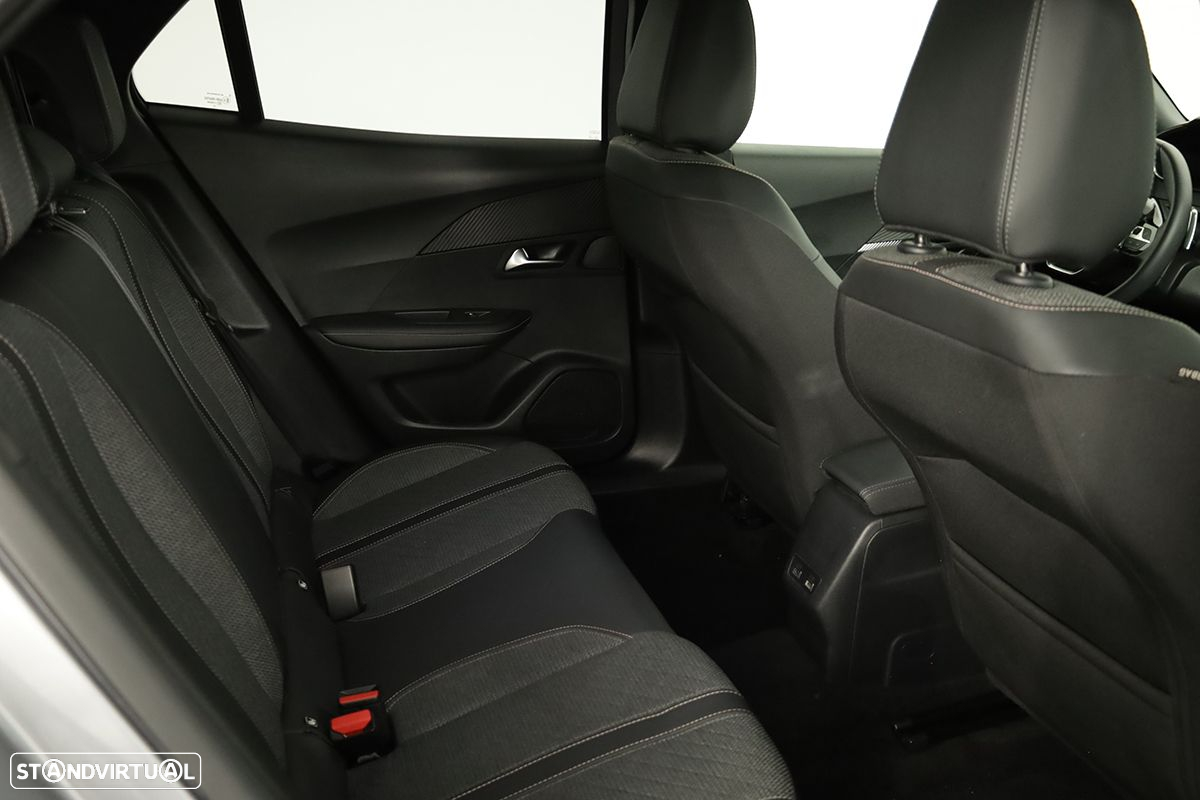 Peugeot 2008 1.2 PureTech Allure EAT8 - 23