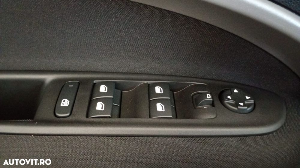 Jeep Avenger 1.2 MT6 Turbo Longitude - 6