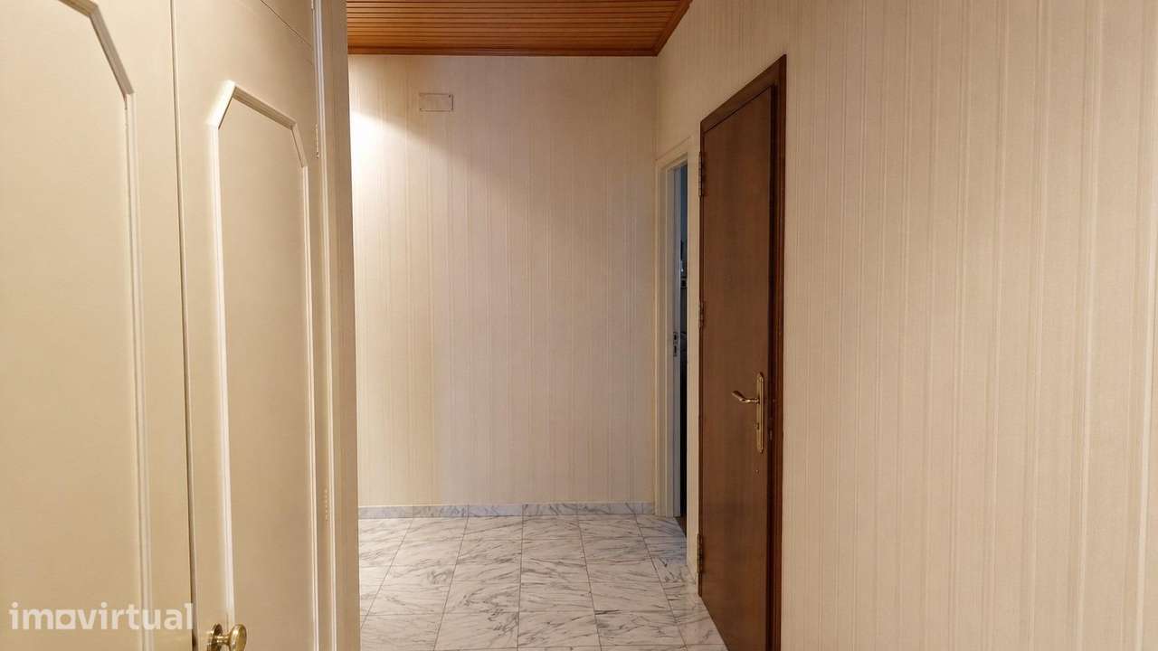 Excelente T4 em Montalvão - Bem localizado - 2 Varandas - Grande imagem: 4/15