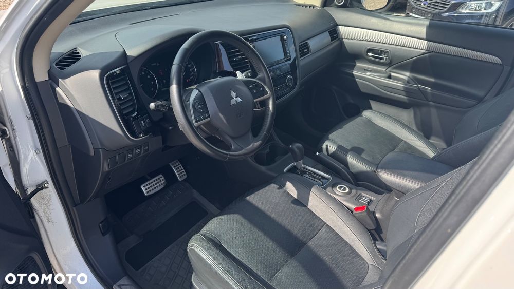 Mitsubishi Outlander 2.0 4WD Invite - 30