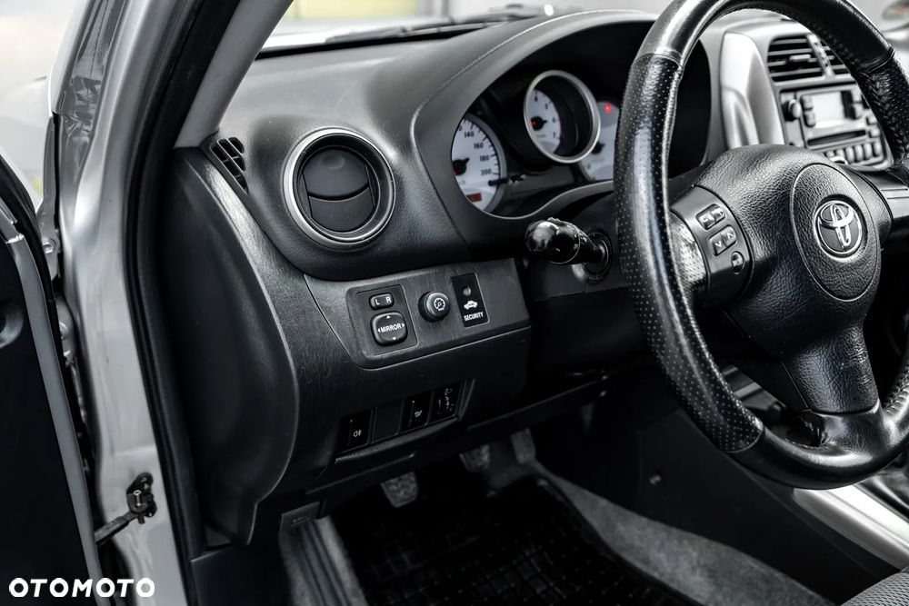 Toyota RAV4 D-4D 4x4 Executive - 25
