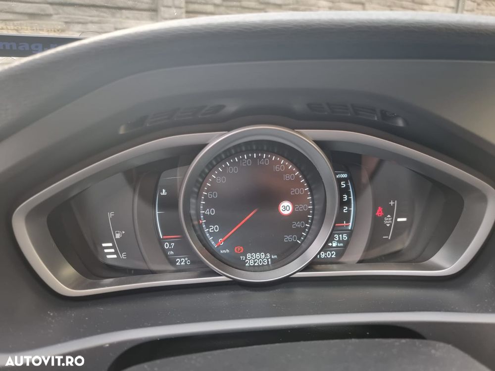 Volvo V40 D4 VEA Momentum - 14
