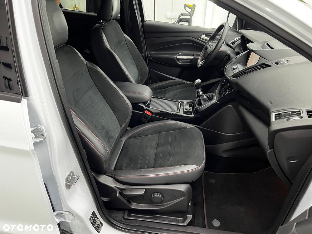 Ford Kuga - 33
