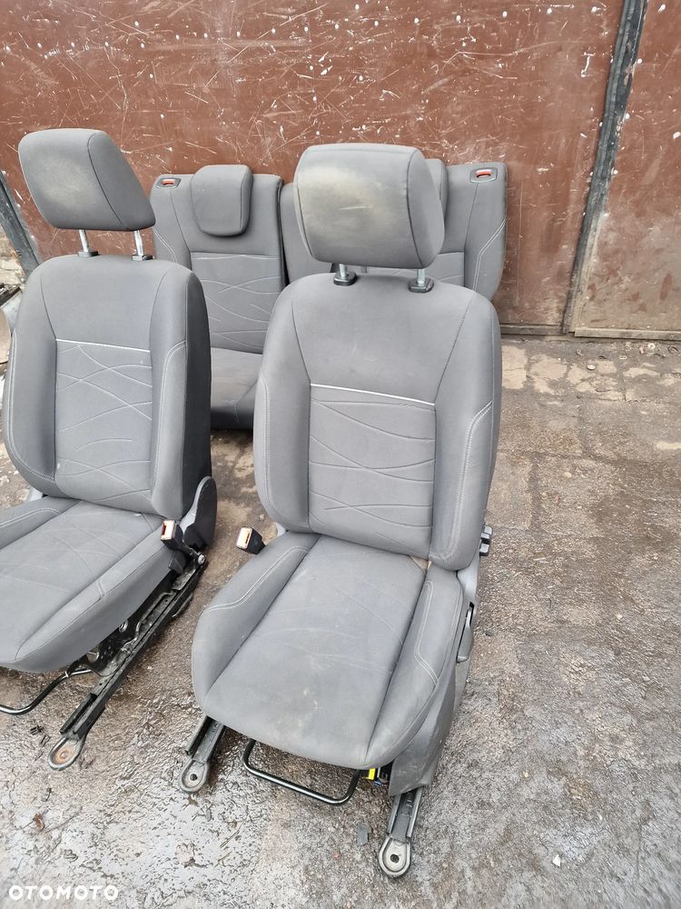 Komplet  foteli  ford  Fiesta  mk7  lift  5d grzane - 3