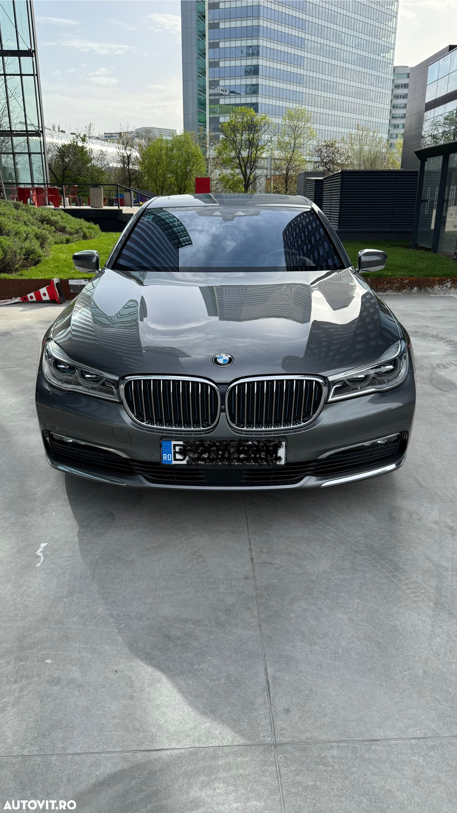 BMW Seria 7 740e iPerformance - 11