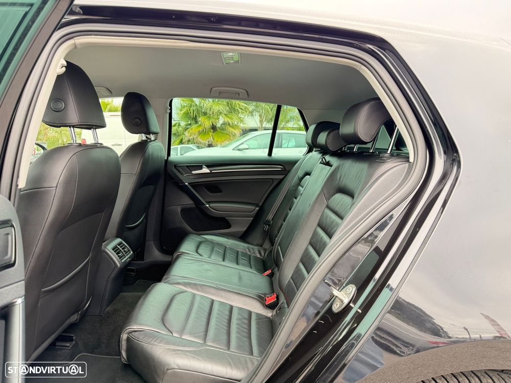 VW Golf 2.0 TDI Highline DSG - 26