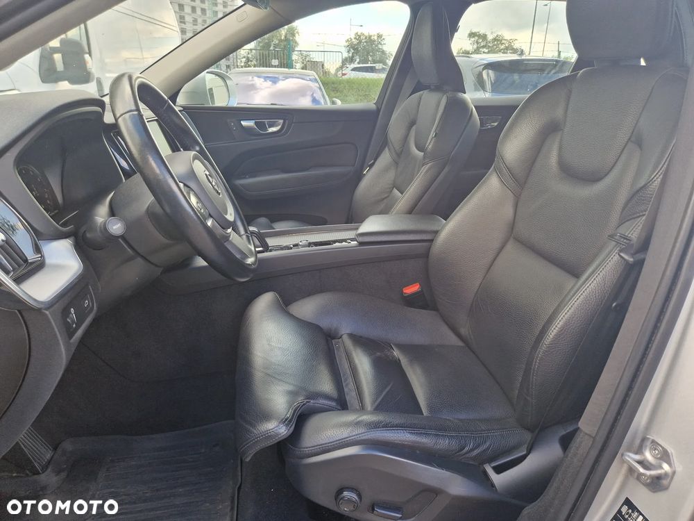 Volvo XC 60 B5 B AWD Momentum Pro - 10
