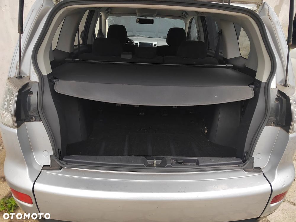Mitsubishi Outlander 2.4 Invite 2WD - 14