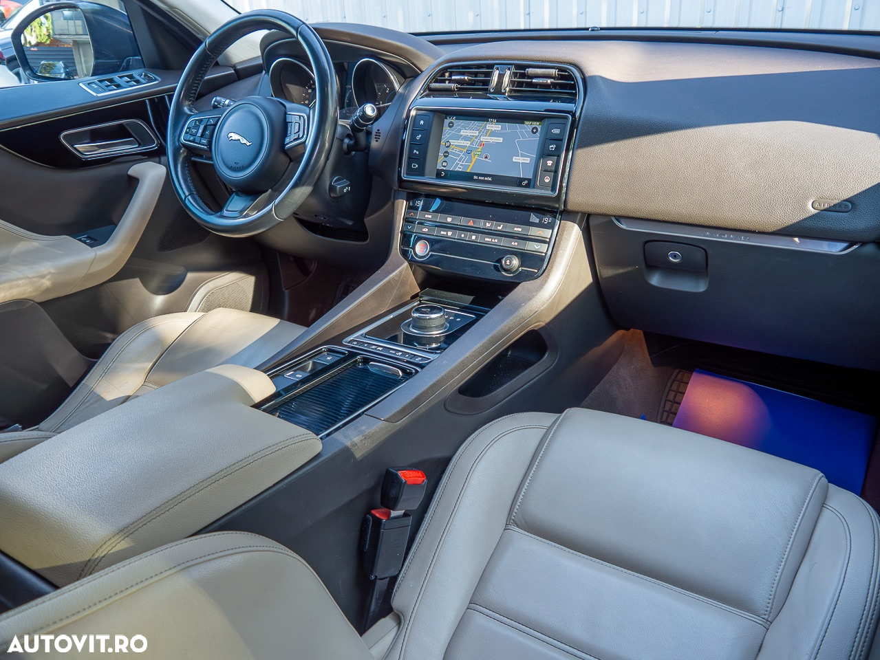 Jaguar F-Pace 20d AWD Aut. Prestige - 6